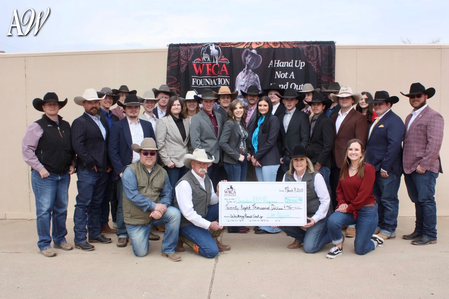 students and faculty from the Clarendon College Ranch Feedlot Operations program stand with members of the WRCA Foundation around a $28,000 check
